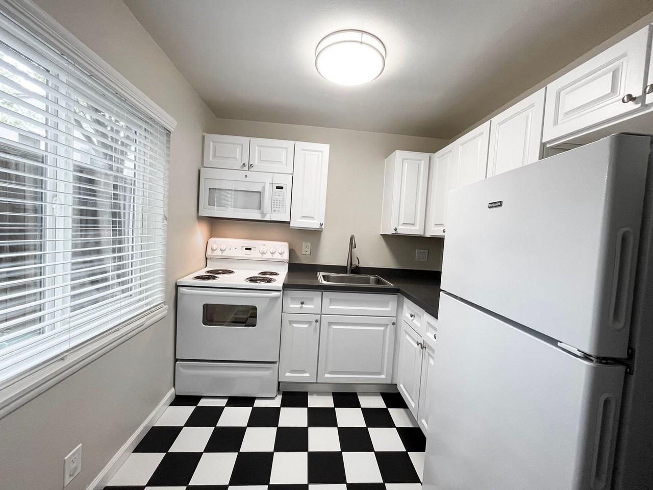 2414 Capitol Avenue - Photo 2 of 14