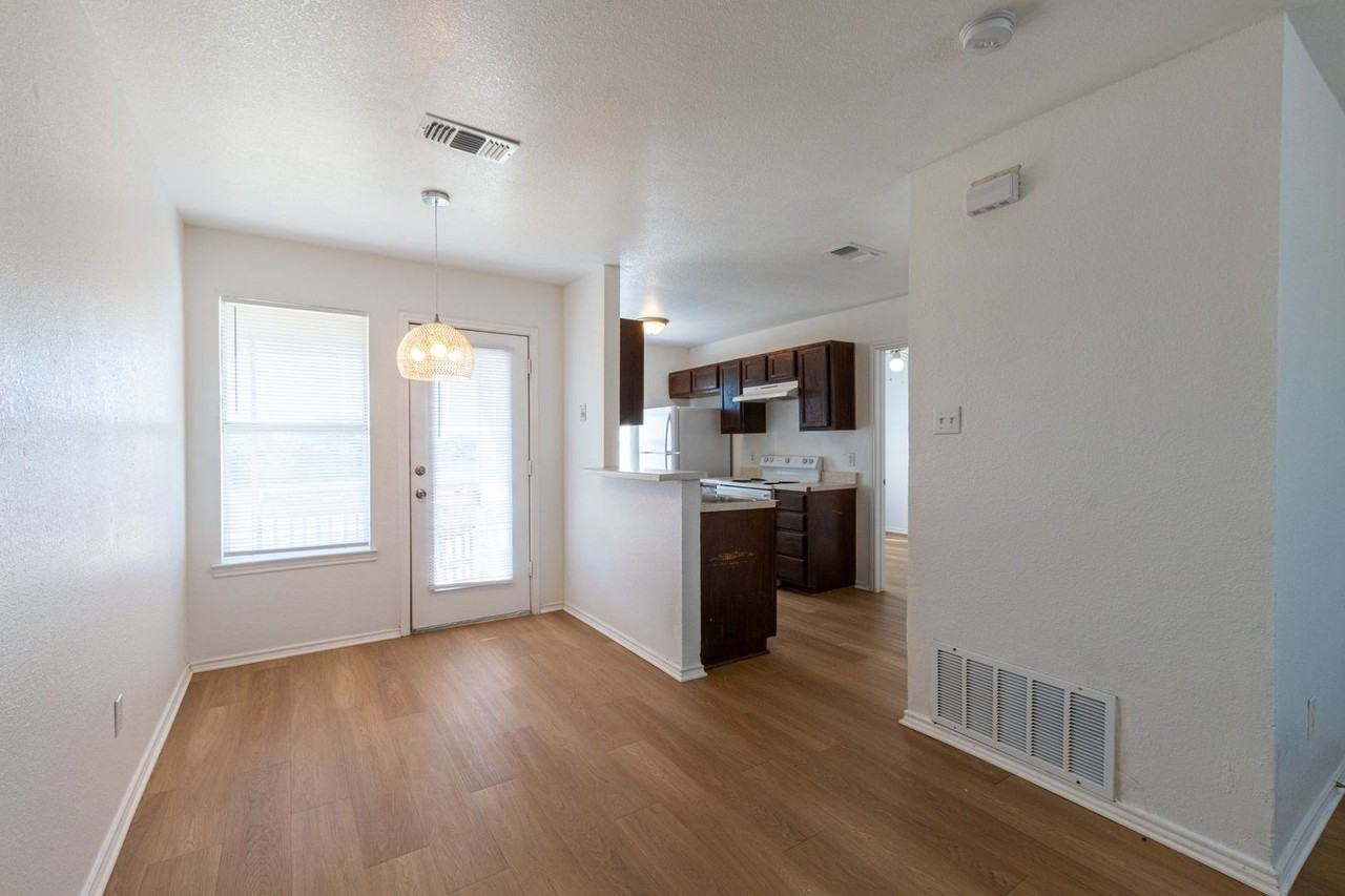 5904 Greengate Drive #D - Photo 7 of 19