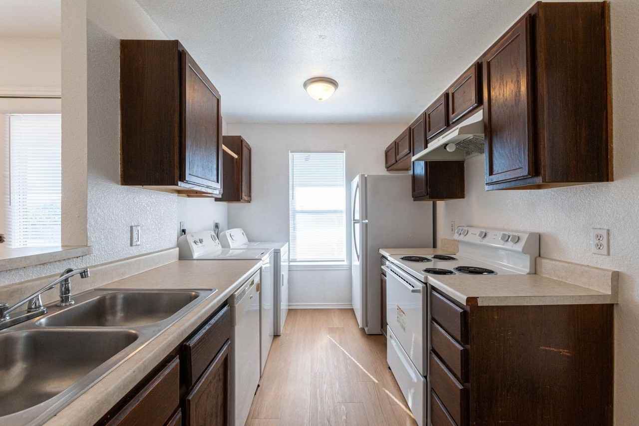 5904 Greengate Dr #D - Photo 3 of 24