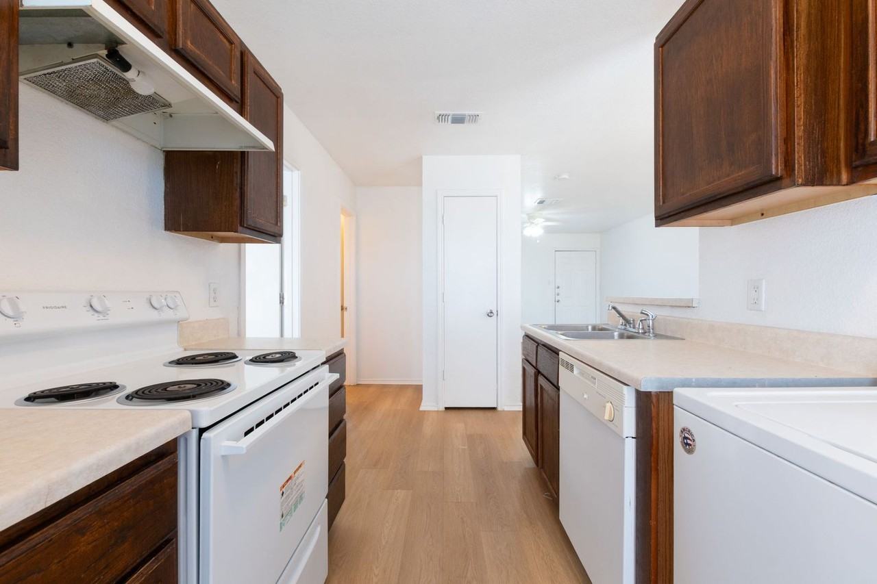 5904 Greengate Dr #D - Photo 6 of 24