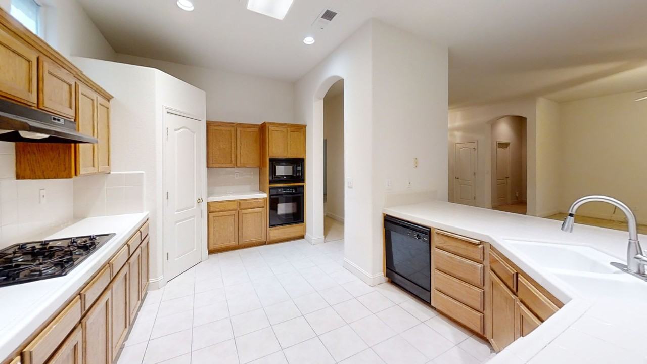 1823 N Holly Ave - Photo 5 of 29