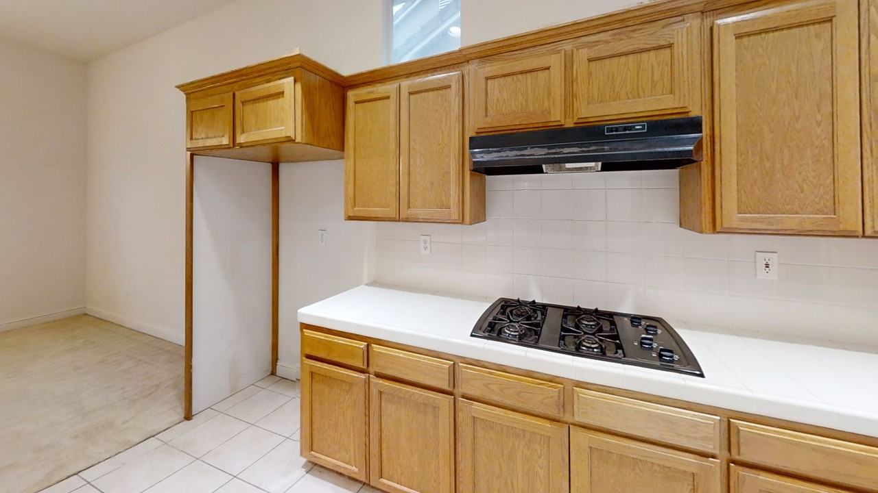 1823 N Holly Ave - Photo 6 of 29