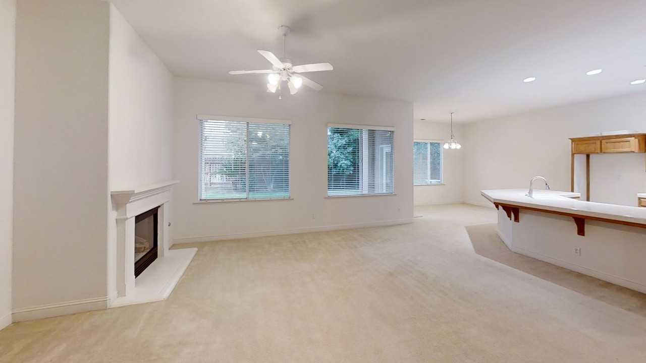 1823 N Holly Ave - Photo 2 of 29