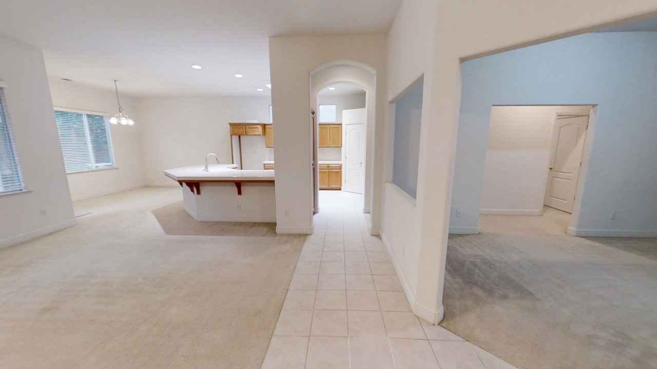 1823 N Holly Ave - Photo 4 of 29