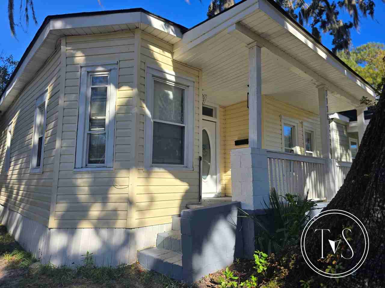 1116 Ne 36th St - Photo 3 of 23