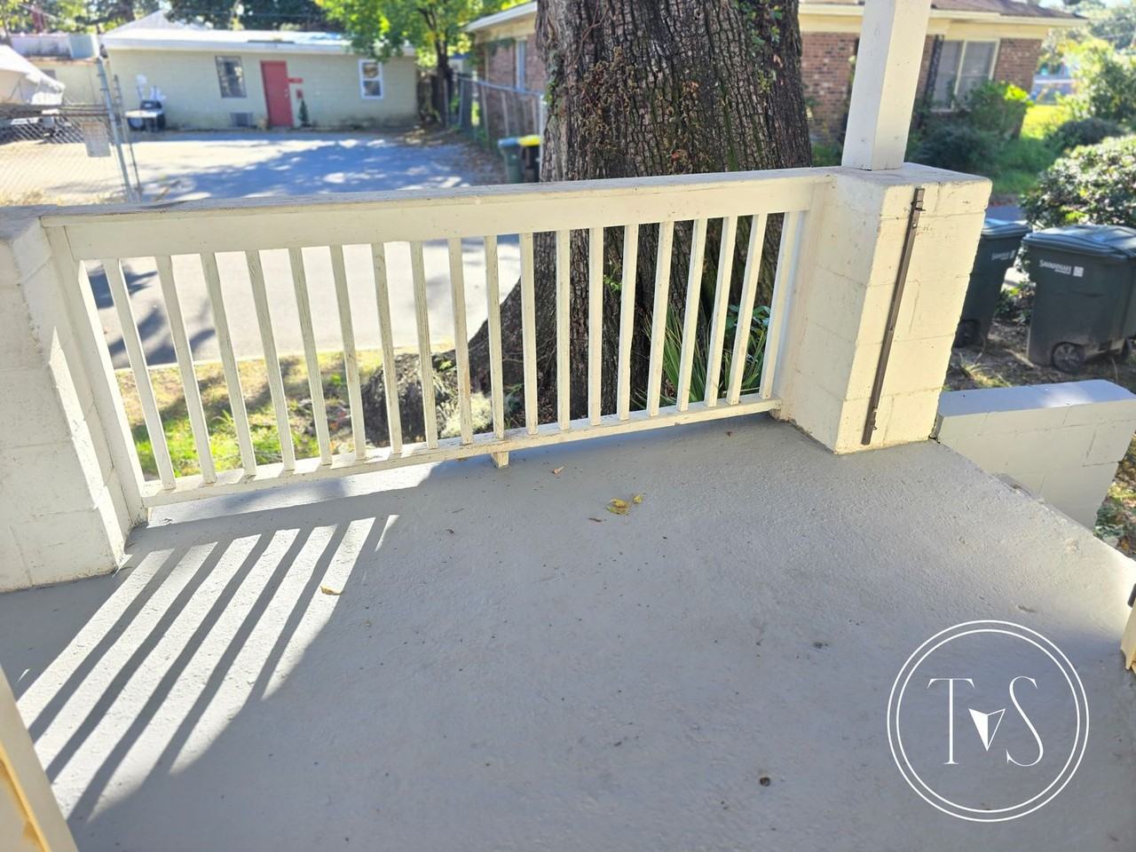 1116 Ne 36th St - Photo 4 of 23