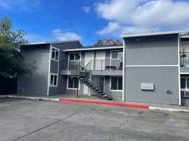 featured image of 721 E Oak St