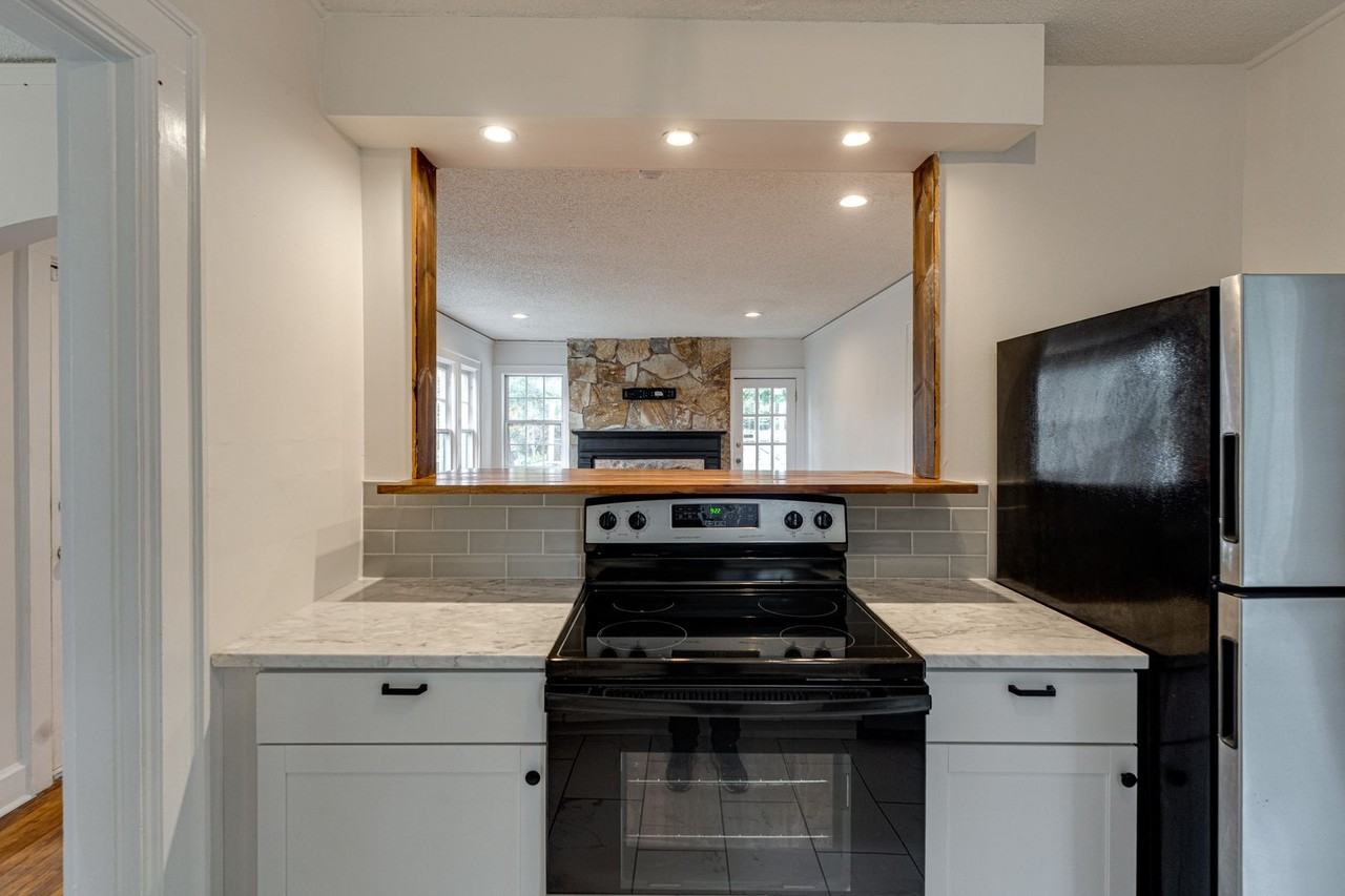 203 N Seminole Dr - Photo 4 of 20