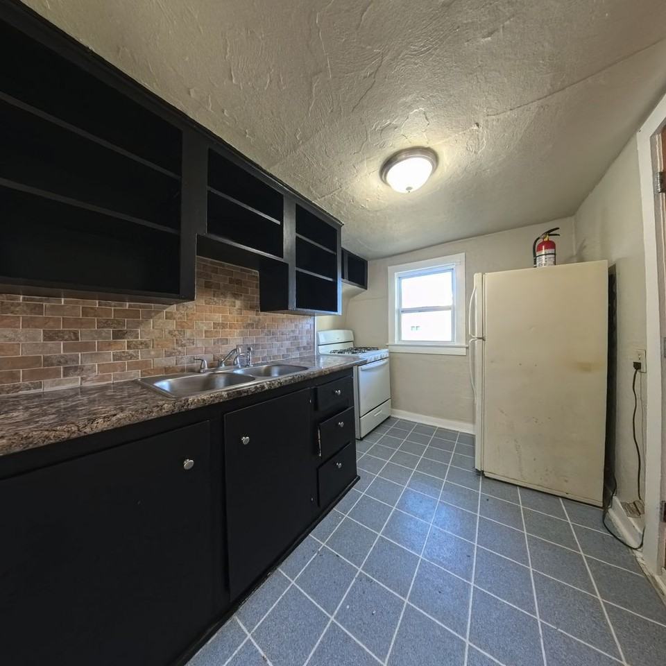 1223 West 2nd Street - Photo 5 of 11