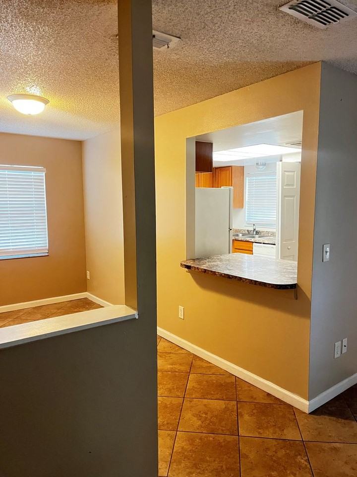 Spring Garden Apartments - Photo 5 of 12