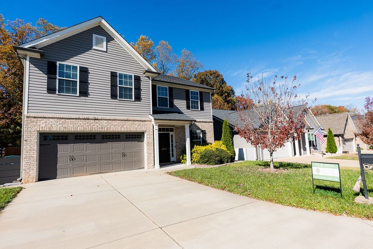 4548 River Gate Dr - Photo 2 of 37