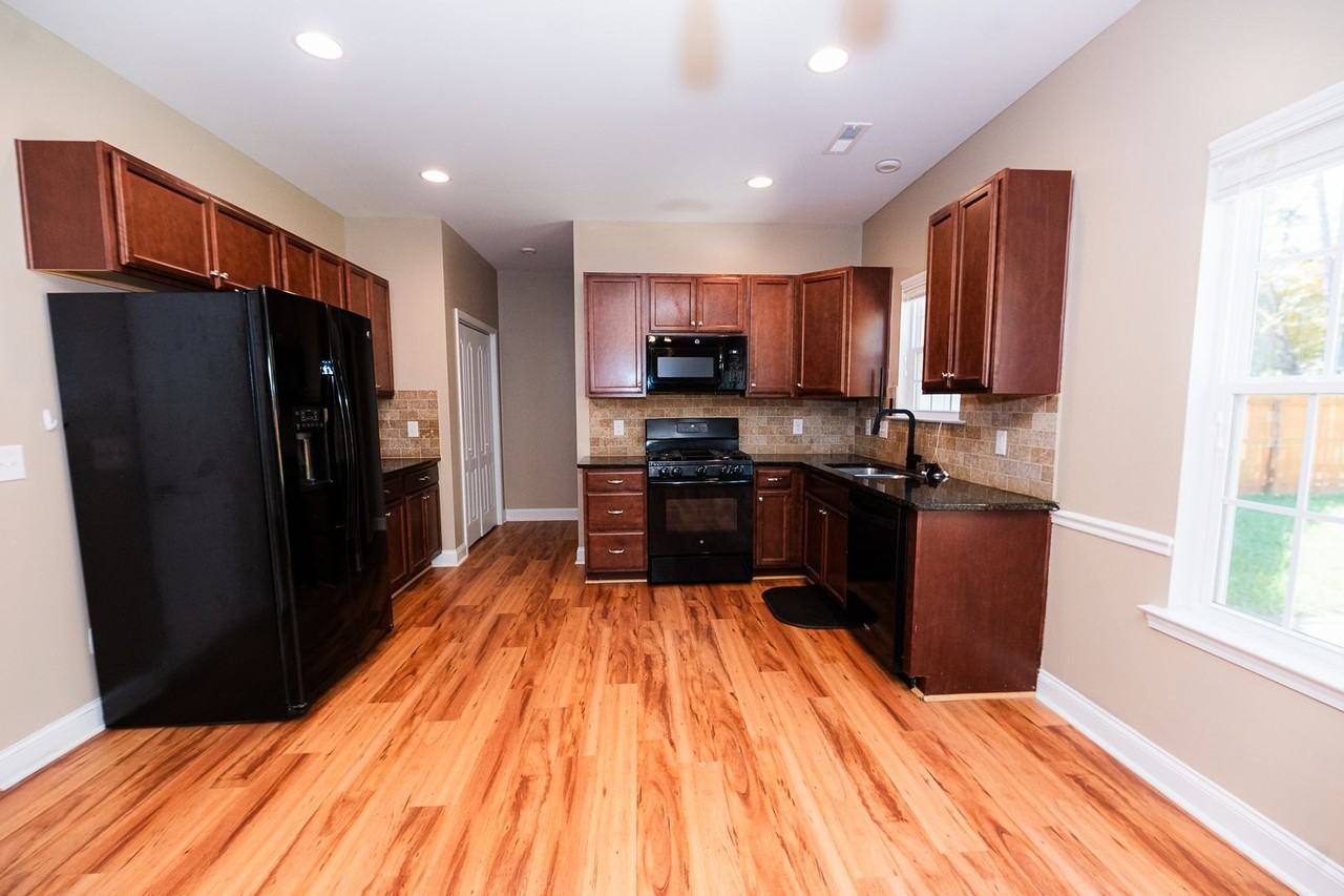 4548 River Gate Dr - Photo 6 of 37