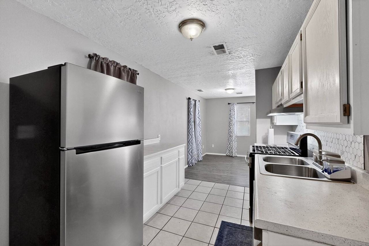 904 Arno St Se - Photo 5 of 39