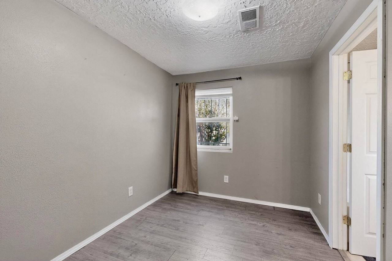 904 Arno St Se - Photo 7 of 39