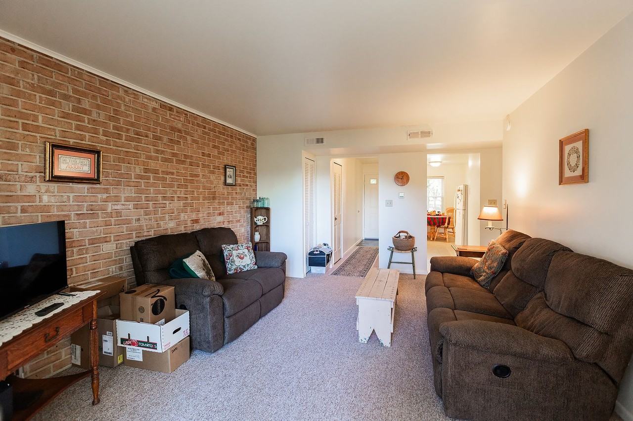 87 Valley Rd Apt D - Photo 5 of 22