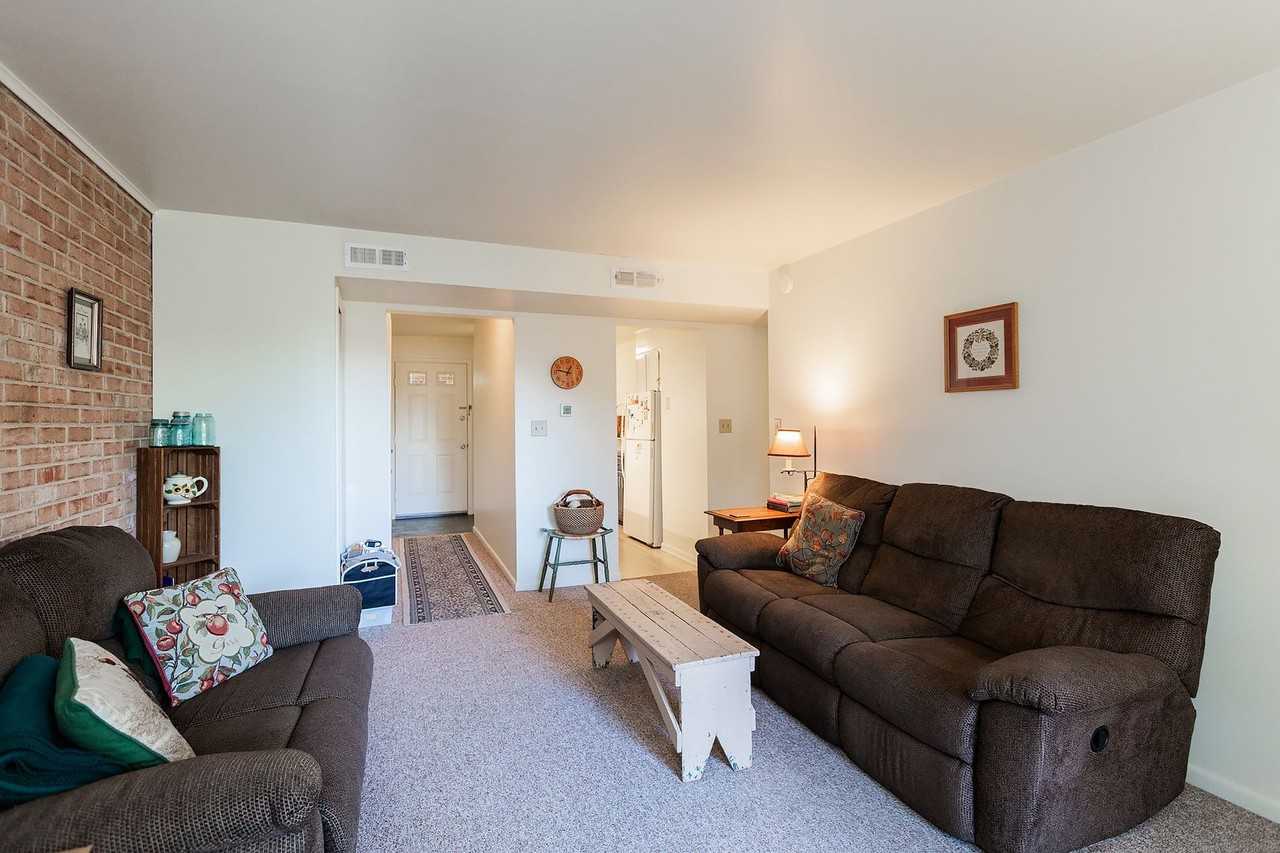 87 Valley Rd Apt D - Photo 6 of 22