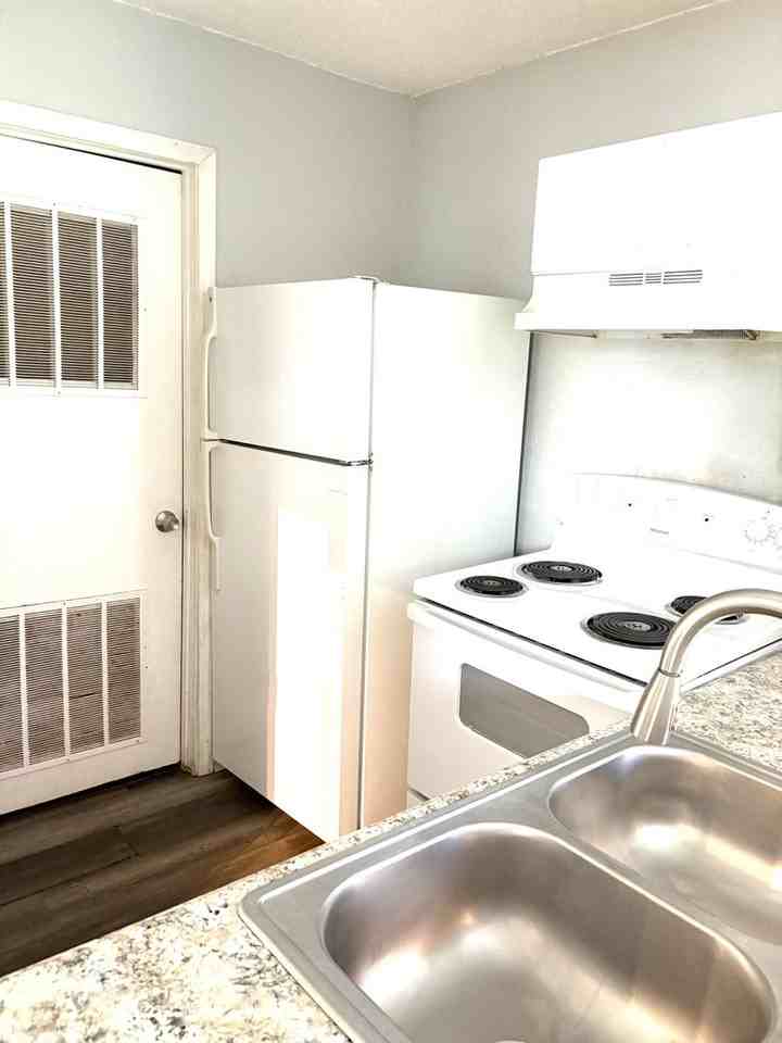 1520 1520  - 1522 E 50th St - Photo 6 of 13