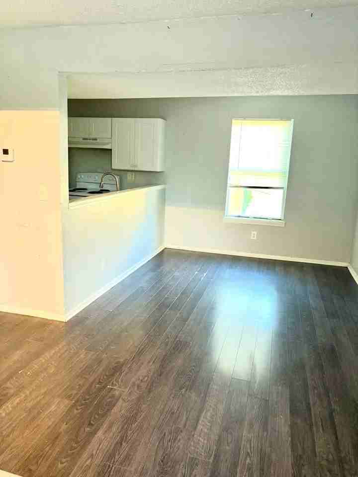 1520 1520  - 1522 E 50th St - Photo 7 of 12