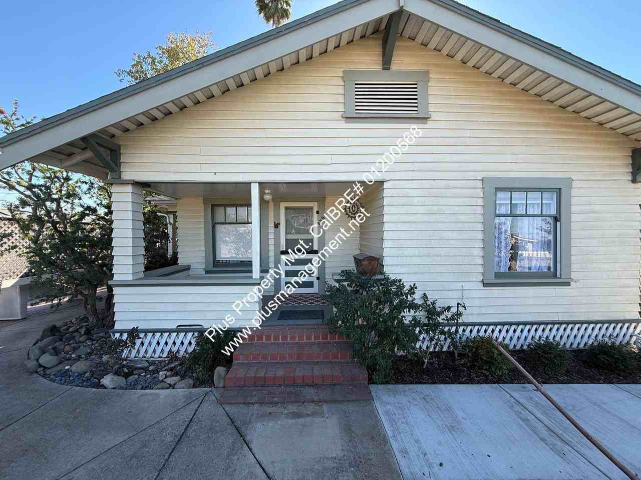 650 Union Ave - Photo 3 of 39