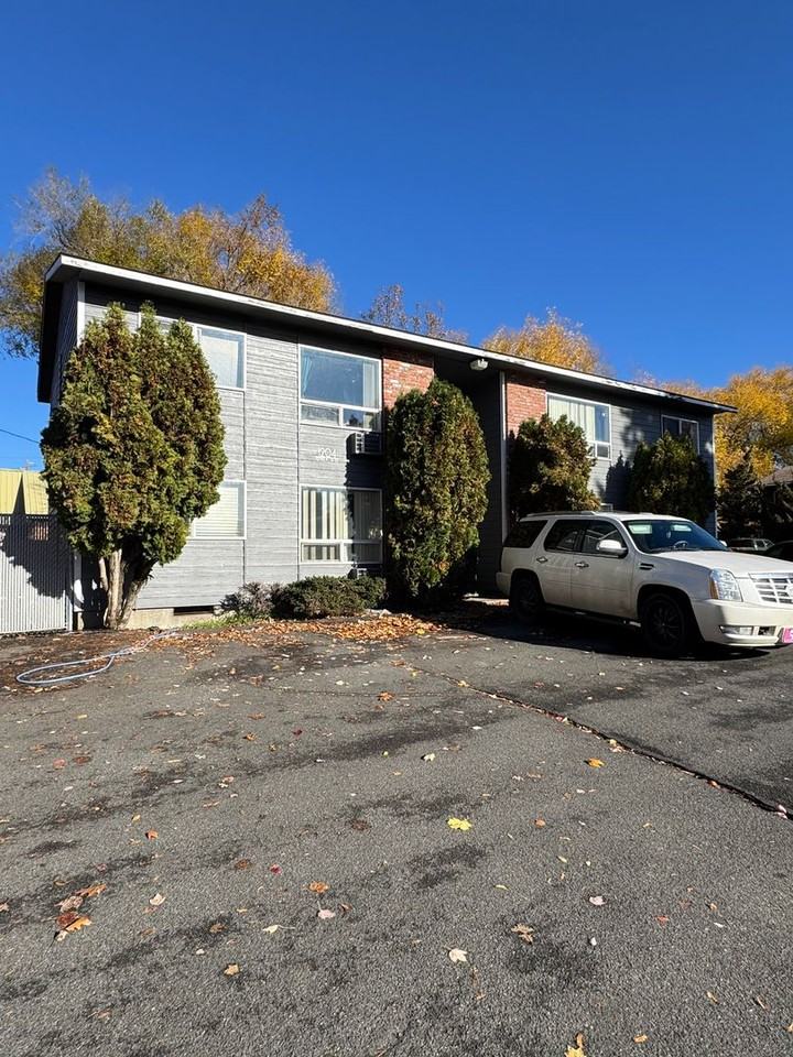 1204 N B St - Photo 2 of 30