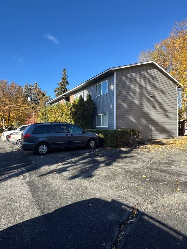 1204 N B St - Photo 3 of 30