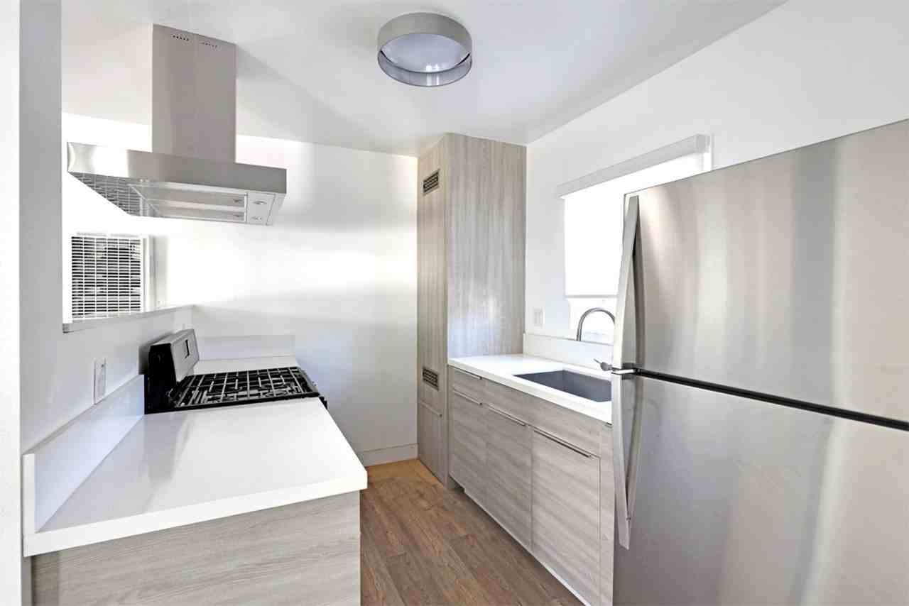 4233 Burns Ave - Photo 3 of 11