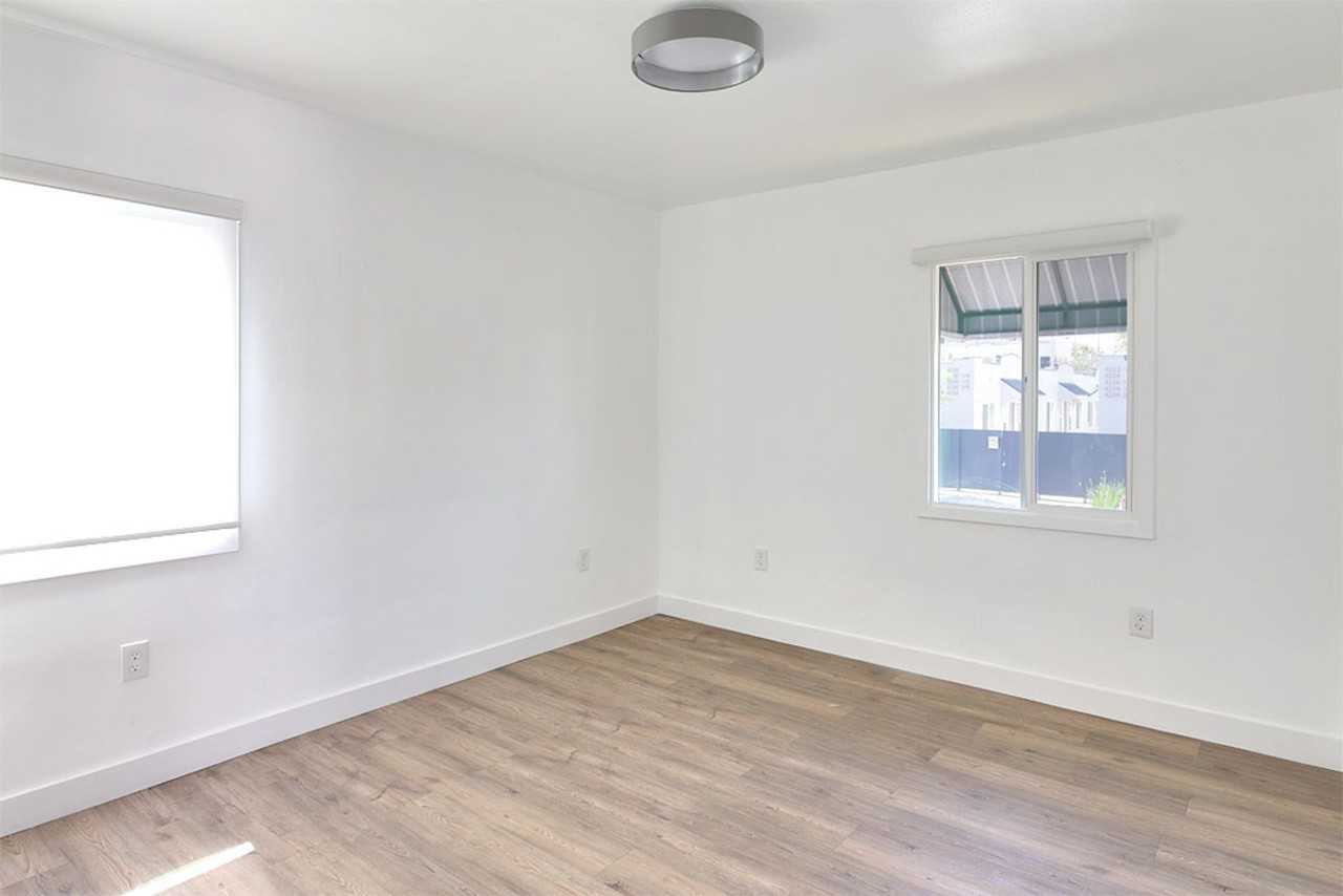 4233 Burns Ave - Photo 5 of 11