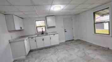 featured image of 221 W Robb Ave