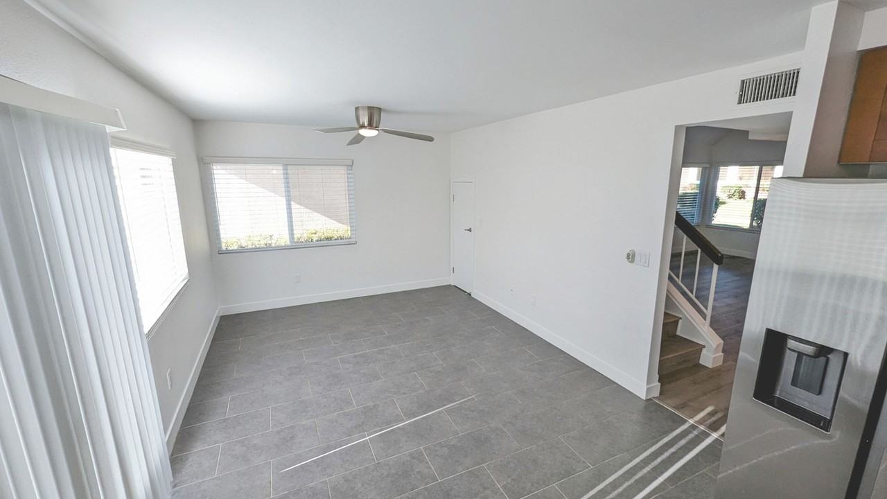 10809 Escobar Dr - Photo 5 of 24