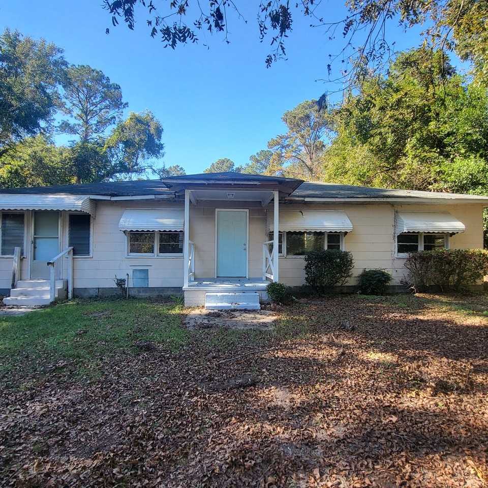 112 Circle Drive - Photo 2 of 15