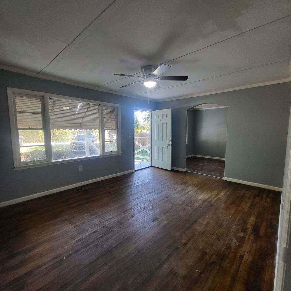 112 Circle Drive - Photo 5 of 15