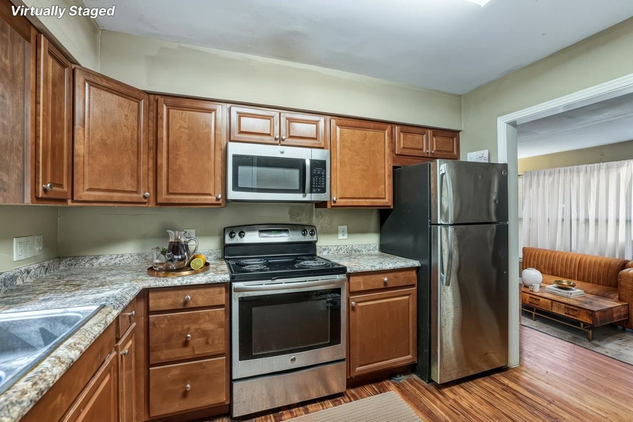 1813 Honeysuckle Drive - Photo 3 of 13