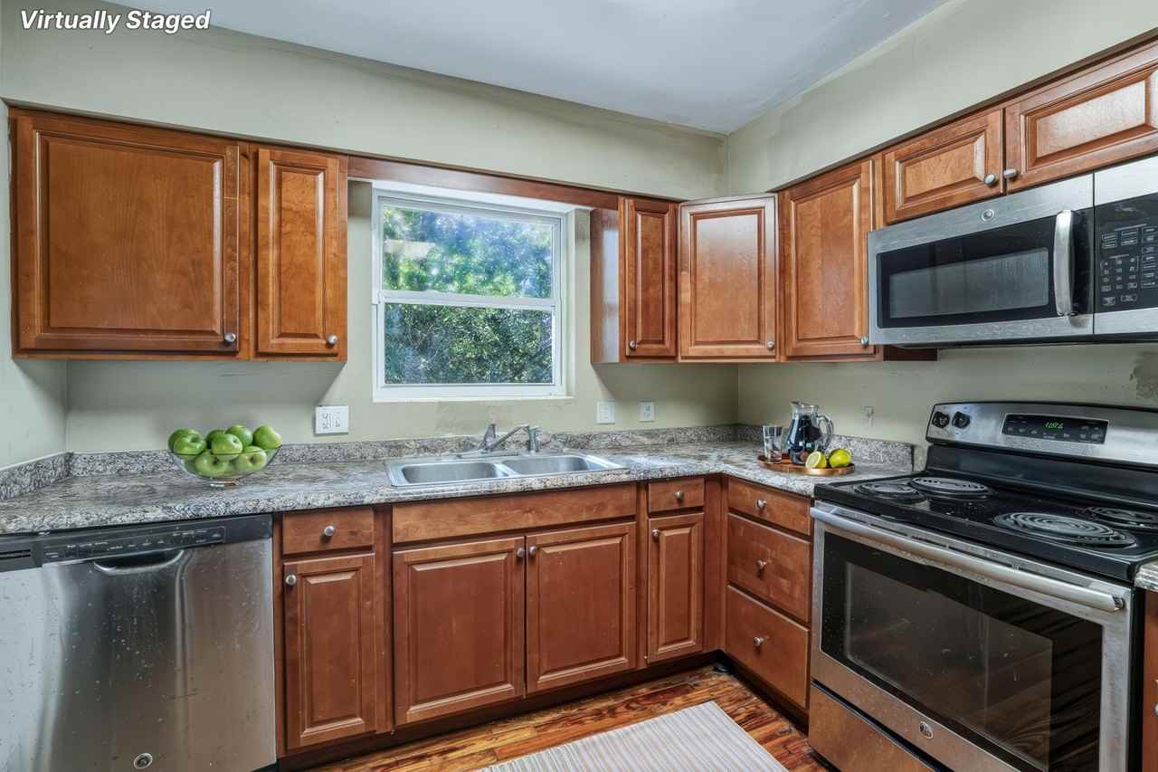 1813 Honeysuckle Drive - Photo 4 of 13