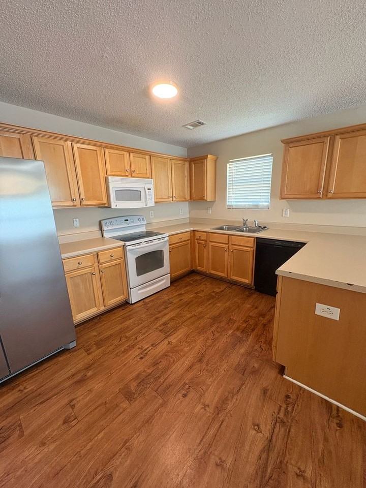 124 Fern Ridge Ct - Photo 3 of 16