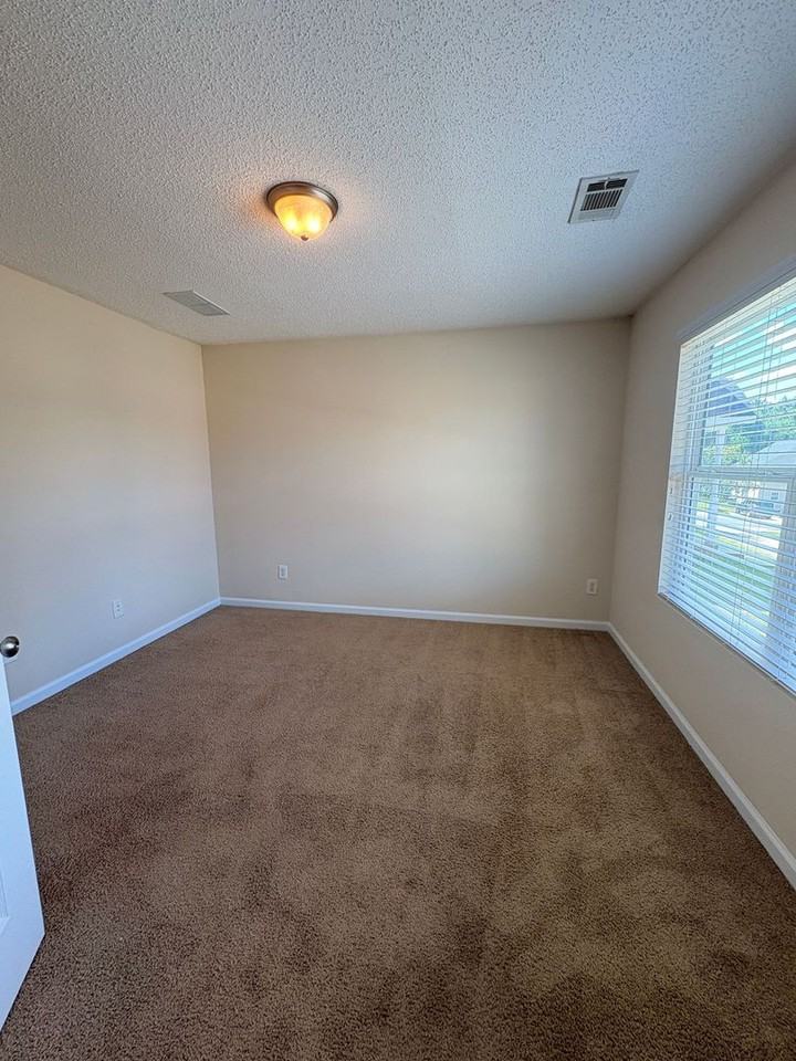 124 Fern Ridge Ct - Photo 4 of 16