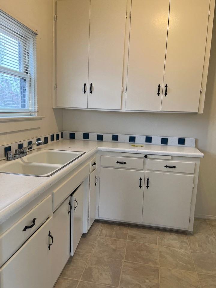 513 Cypress St - Photo 2 of 12