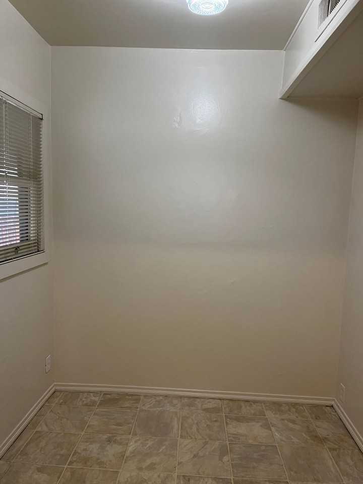 513 Cypress St - Photo 3 of 12