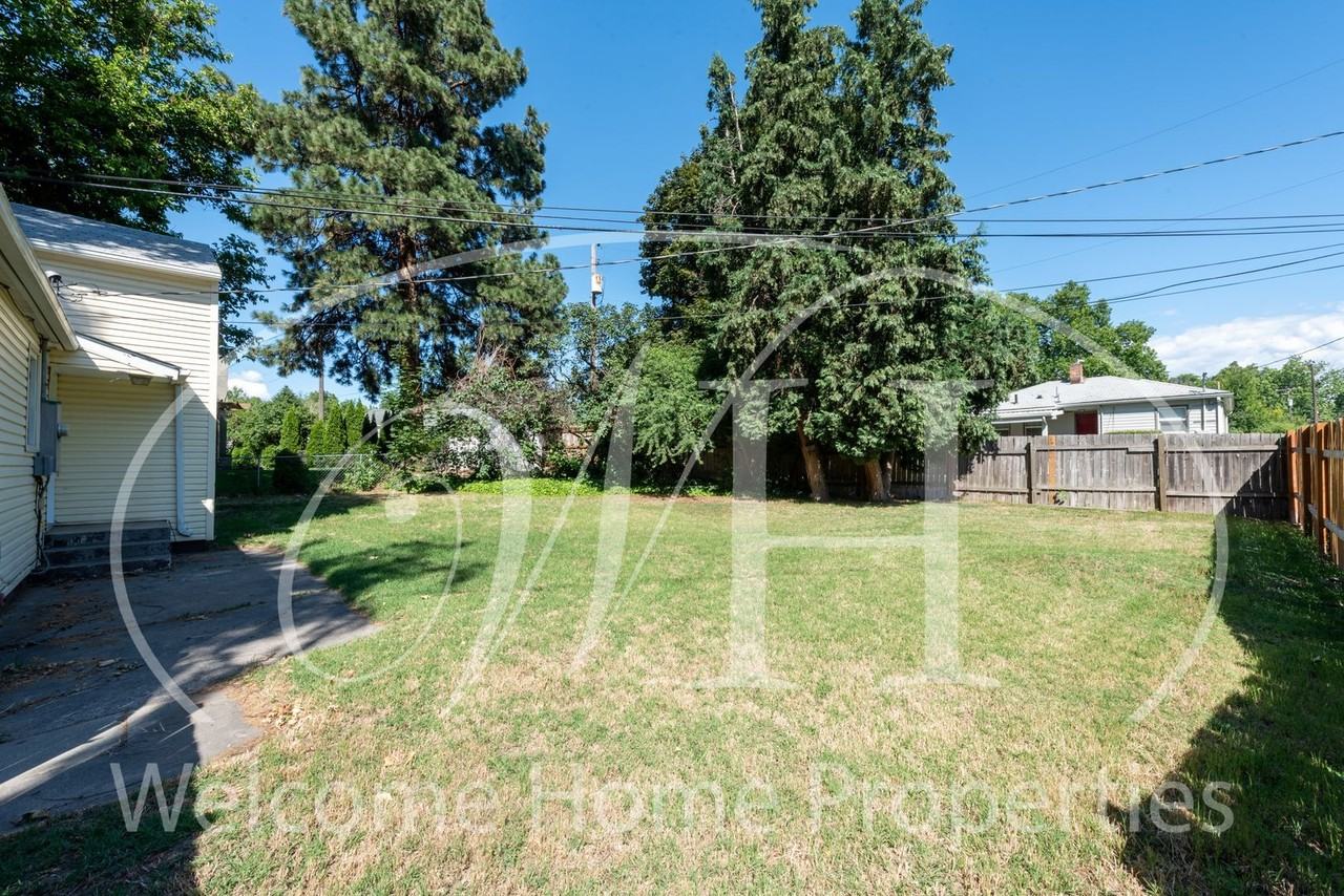 904 E Sumach St - Photo 4 of 24