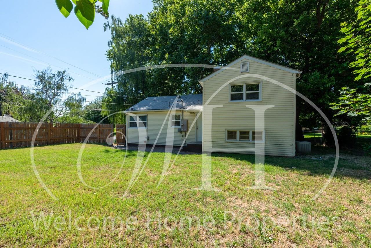 904 E Sumach St - Photo 5 of 24
