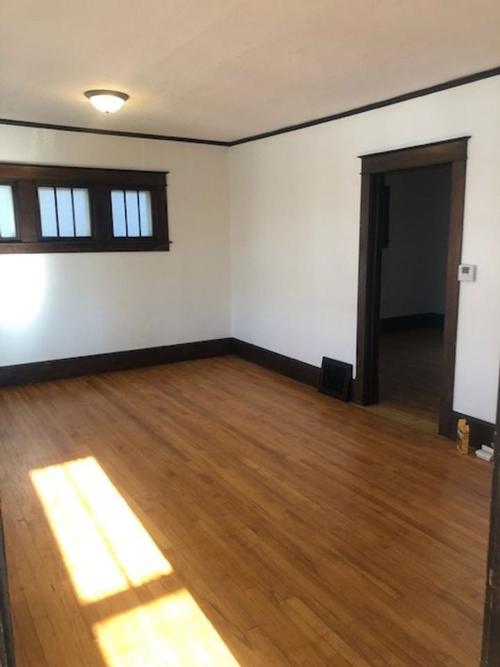 311 N Dewey St - Photo 2 of 10