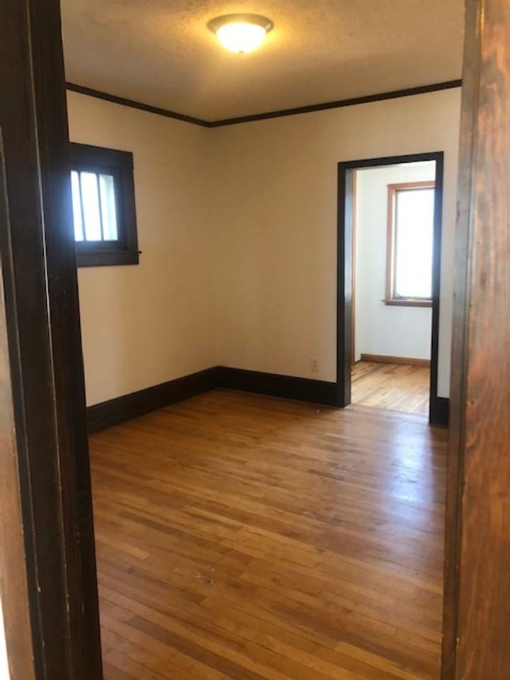 311 N Dewey St - Photo 3 of 10