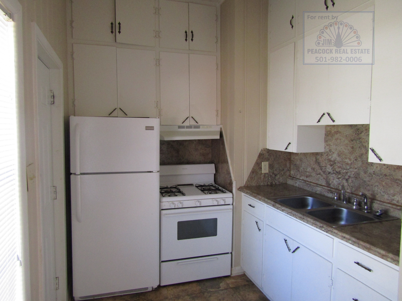 205 Jones St - Photo 3 of 4