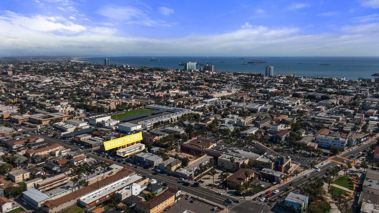 1078 E 7th Street - Photo 4 of 5