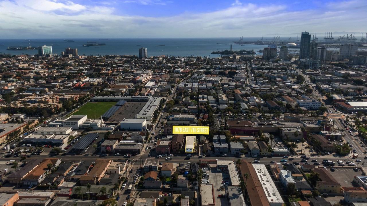 1078 E 7th Street - Photo 5 of 5