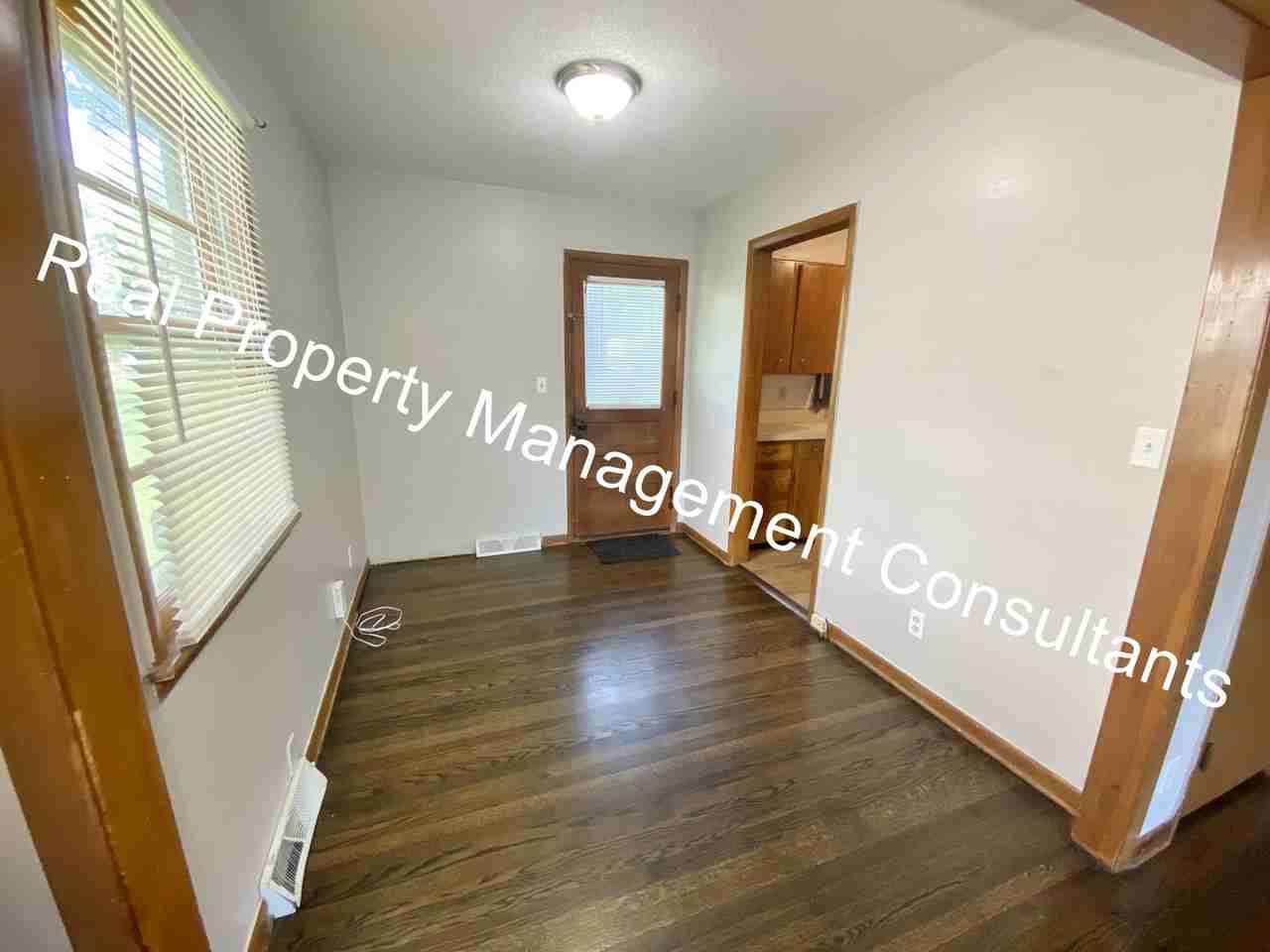1324 East 81st Terrace - Photo 5 of 17