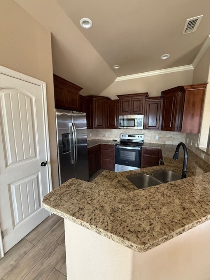 7392 Connor Rd - Photo 4 of 22