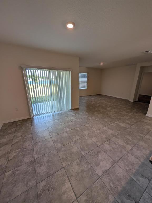 1331 Lawndale Ct - Photo 4 of 25