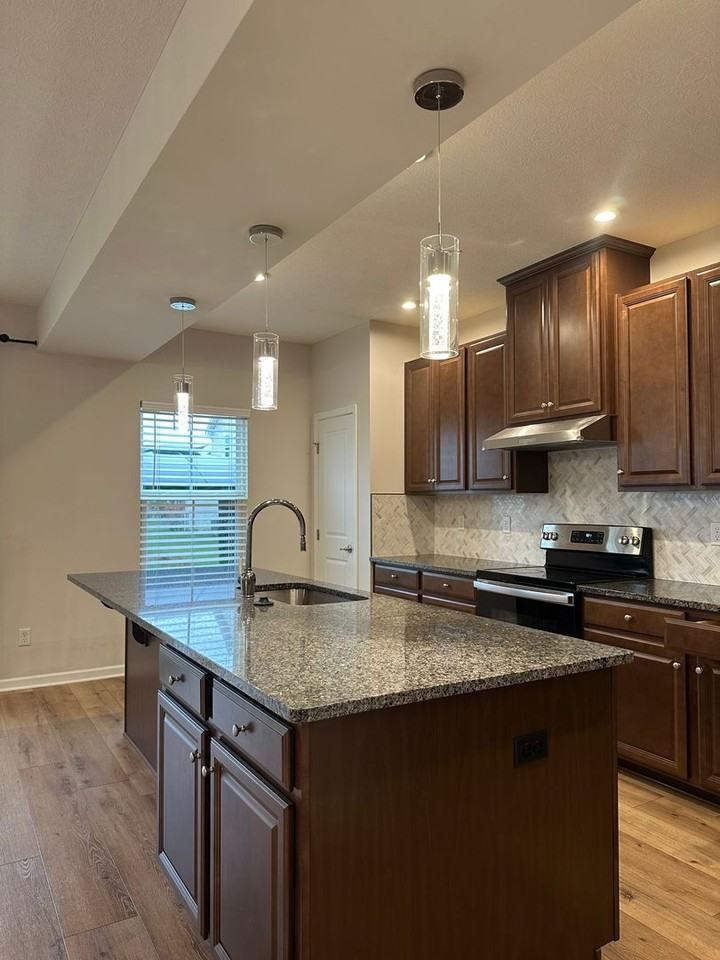 380 Crownover Way - Photo 4 of 25