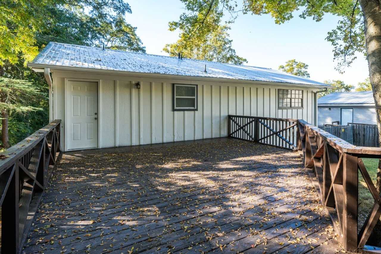 606 Rose Hill Rd - Photo 4 of 21