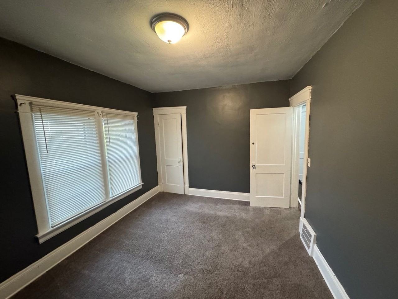 849 Rudyard Rd - Photo 4 of 17